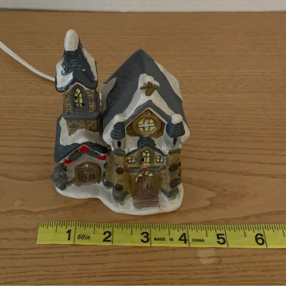 Vtg Cobblestone Corners Christmas Village Church 2001 Lighted 5.5 Inch Ceramic - Picture 6 of 7